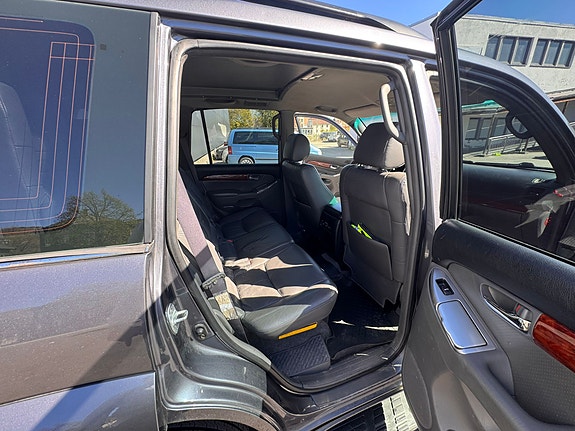 Toyota Land Cruiser 29 of 30