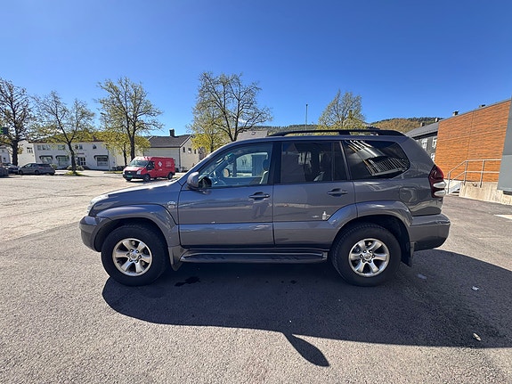 Toyota Land Cruiser 12 of 30
