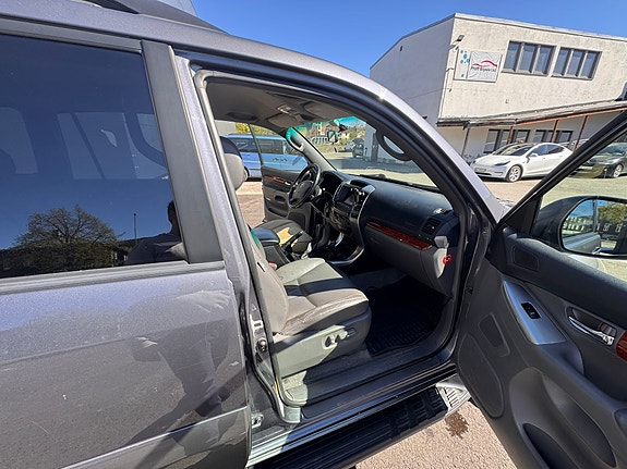 Toyota Land Cruiser 30 of 30