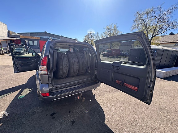 Toyota Land Cruiser 20 of 30