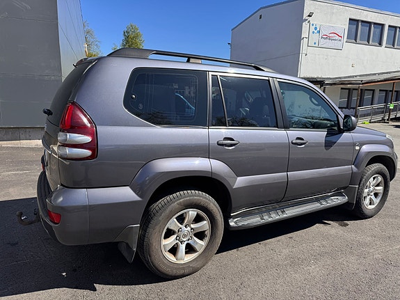 Toyota Land Cruiser 4 of 30