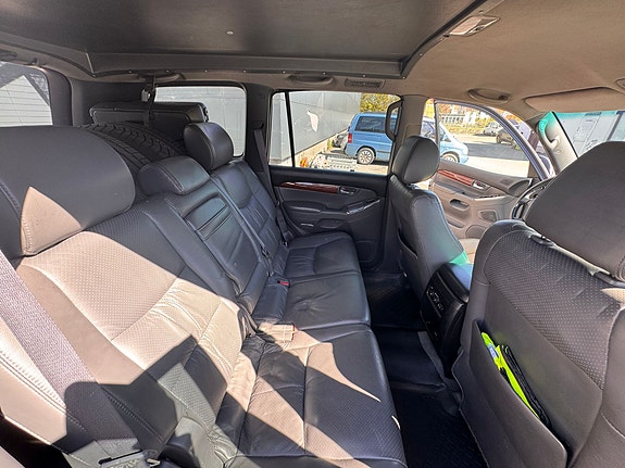 Toyota Land Cruiser 25 of 30