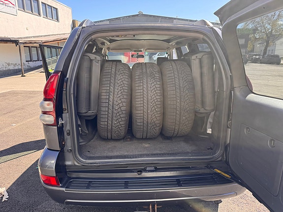 Toyota Land Cruiser 22 of 30