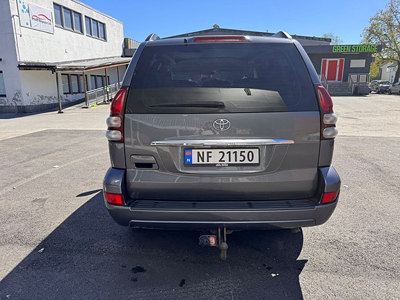 Toyota Land Cruiser 7 of 30