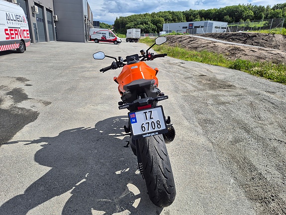 KTM 1390 Super Duke R 4 of 5