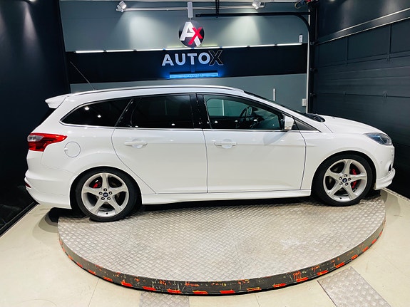 Ford Focus 11 of 30