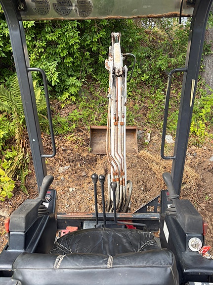 Bobcat 320 3 of 11