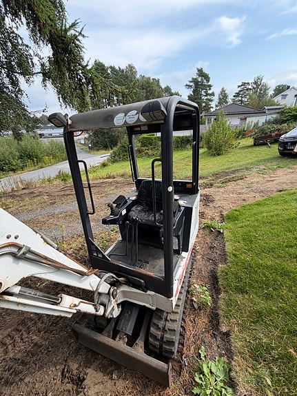 Bobcat 320 2 of 11