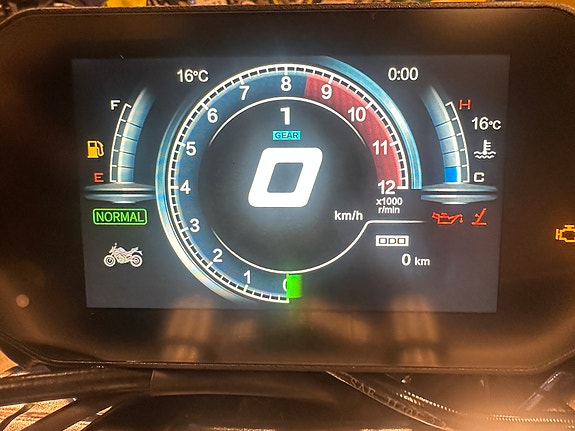 VOGE 625R 7 of 8