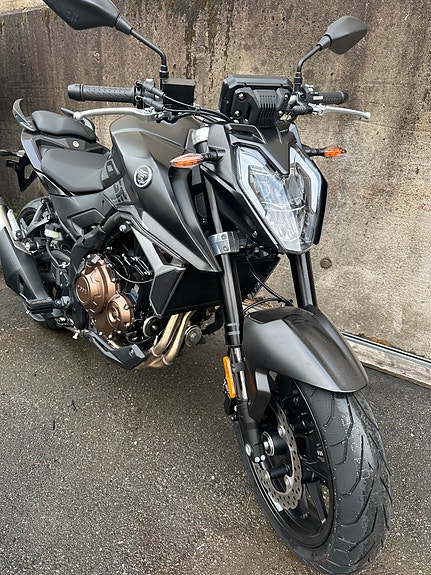 VOGE 625R 2 of 5