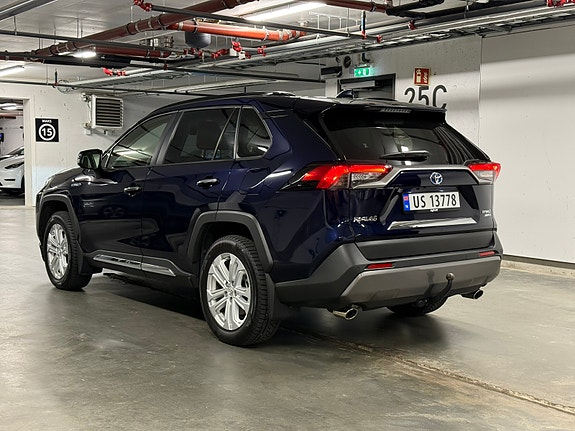 Toyota RAV4 4 of 5