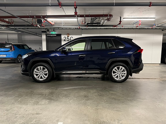 Toyota RAV4 3 of 5