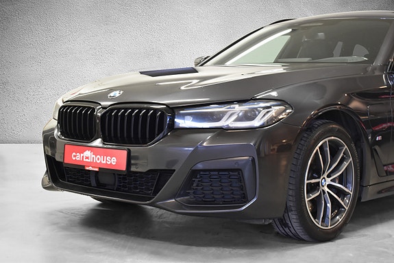 BMW 530e 2 of 5