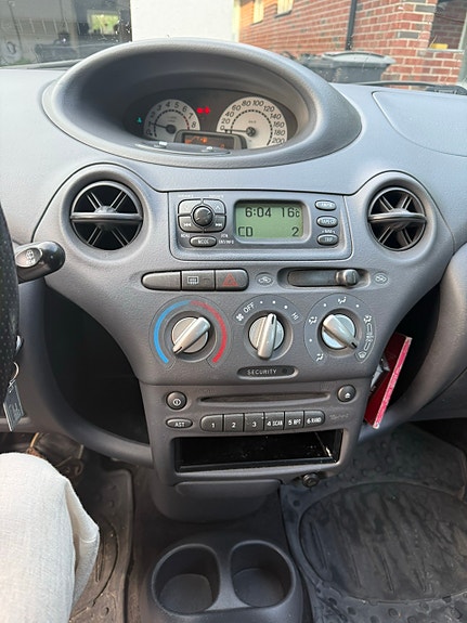 Toyota Yaris 9 of 14