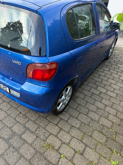 Toyota Yaris 4 of 14