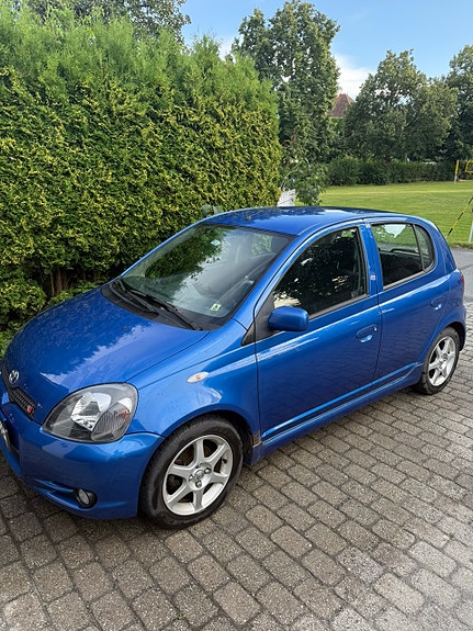 Toyota Yaris 3 of 14