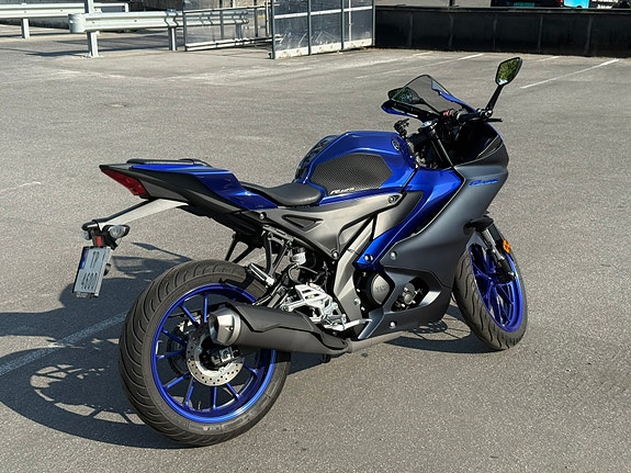 Yamaha YZF-R125 2 of 30