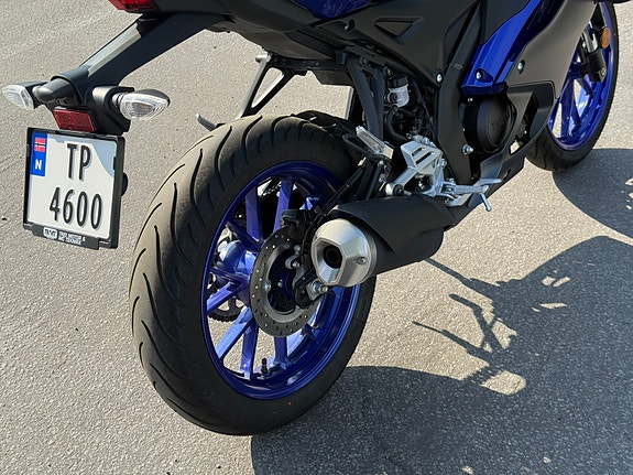 Yamaha YZF-R125 18 of 30
