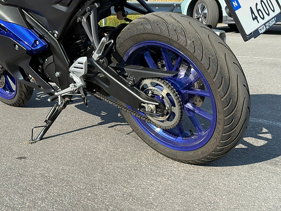 Yamaha YZF-R125 15 of 30