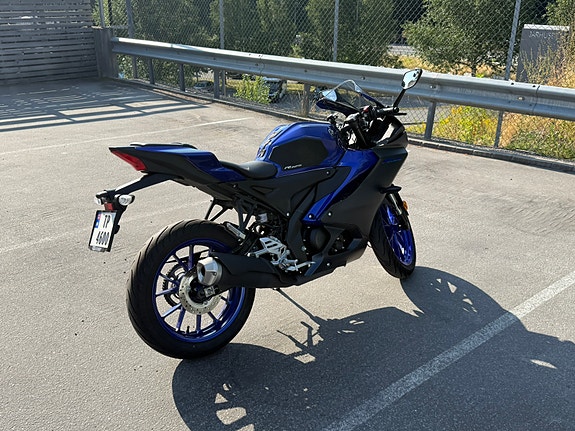 Yamaha YZF-R125 29 of 30