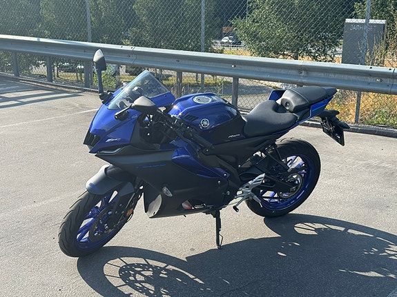 Yamaha YZF-R125 3 of 30