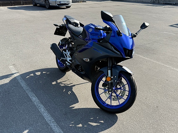 Yamaha YZF-R125 25 of 30