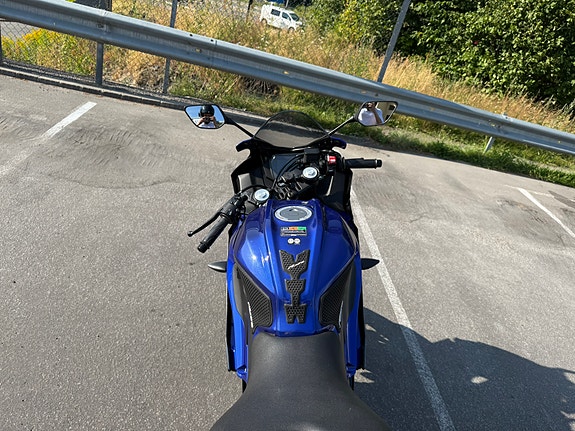 Yamaha YZF-R125 21 of 30