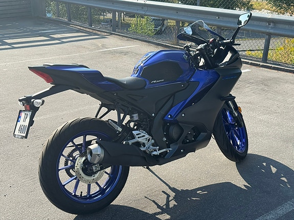 Yamaha YZF-R125 7 of 30