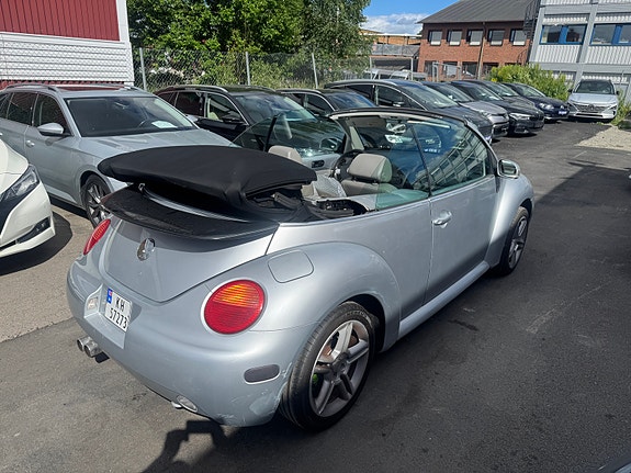 Volkswagen Beetle 2 of 5