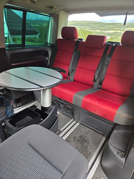 Volkswagen Multivan 6 of 16
