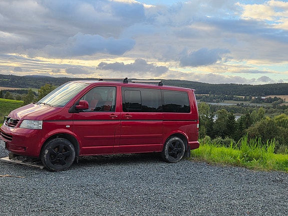 Volkswagen Multivan 2 of 16