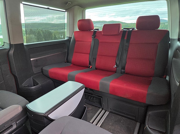 Volkswagen Multivan 7 of 16