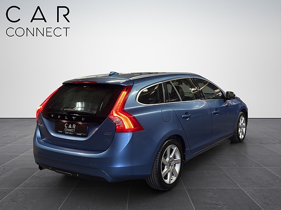 Volvo V60 4 of 30