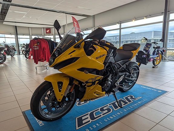 Suzuki GSX-8R 3 of 5