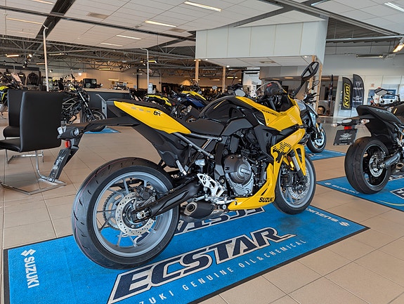 Suzuki GSX-8R 2 of 5