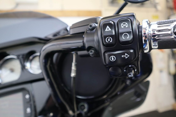 Harley-Davidson Street Glide Special Anniversary 107 14 of 20