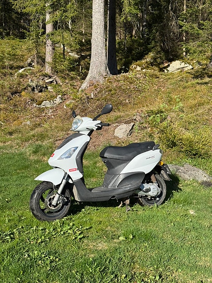 Derbi Boulevard 50 2 of 5