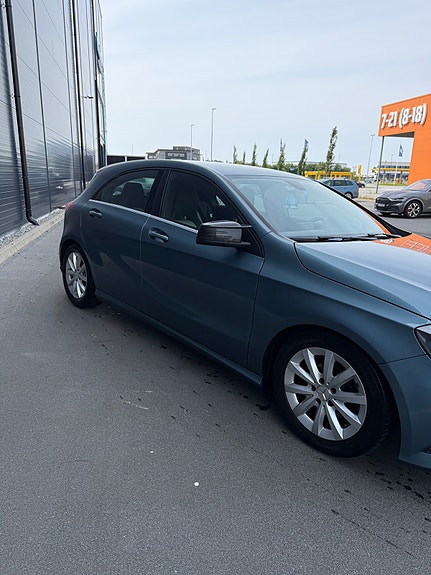 Mercedes-Benz A180 4 of 5