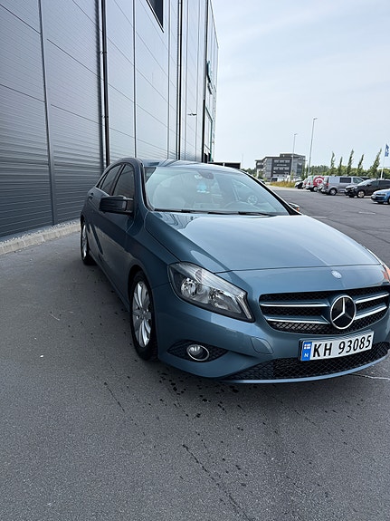 Mercedes-Benz A180 3 of 5
