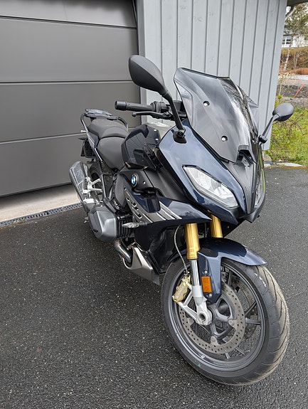 BMW R1250RS 2 of 13