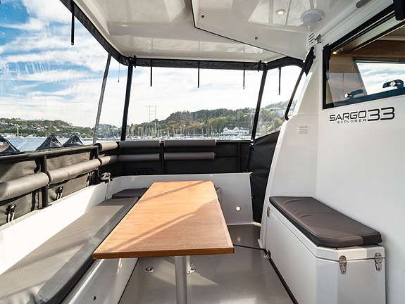 Sargo 33 Explorer -  Bakdør, Tak/kalesje akter, 2 X D6 330, 500 timer, Skipsreg. 13 of 30