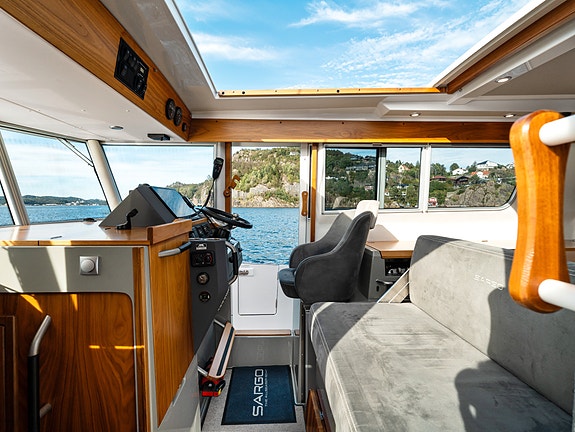 Sargo 33 Explorer -  Bakdør, Tak/kalesje akter, 2 X D6 330, 500 timer, Skipsreg. 30 of 30