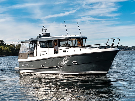 Sargo 33 Explorer -  Bakdør, Tak/kalesje akter, 2 X D6 330, 500 timer, Skipsreg. 2 of 30