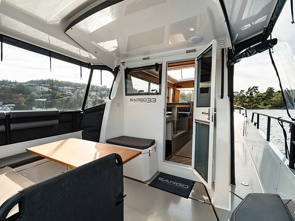 Sargo 33 Explorer -  Bakdør, Tak/kalesje akter, 2 X D6 330, 500 timer, Skipsreg. 10 of 30