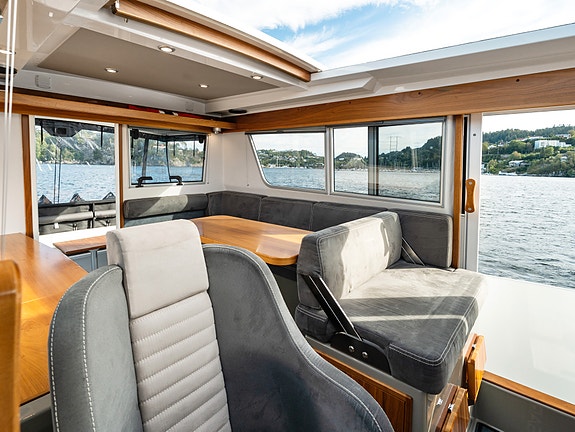 Sargo 33 Explorer -  Bakdør, Tak/kalesje akter, 2 X D6 330, 500 timer, Skipsreg. 29 of 30
