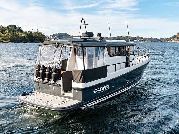Sargo 33 Explorer -  Bakdør, Tak/kalesje akter, 2 X D6 330, 500 timer, Skipsreg. 8 of 30