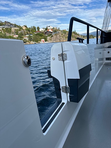 Sargo 33 Explorer -  Bakdør, Tak/kalesje akter, 2 X D6 330, 500 timer, Skipsreg. 19 of 30