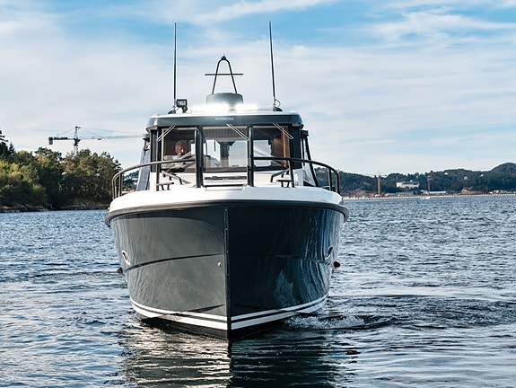 Sargo 33 Explorer -  Bakdør, Tak/kalesje akter, 2 X D6 330, 500 timer, Skipsreg. 3 of 30