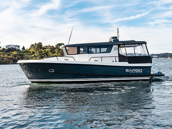 Sargo 33 Explorer -  Bakdør, Tak/kalesje akter, 2 X D6 330, 500 timer, Skipsreg. 5 of 30