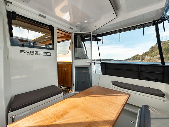 Sargo 33 Explorer -  Bakdør, Tak/kalesje akter, 2 X D6 330, 500 timer, Skipsreg. 11 of 30